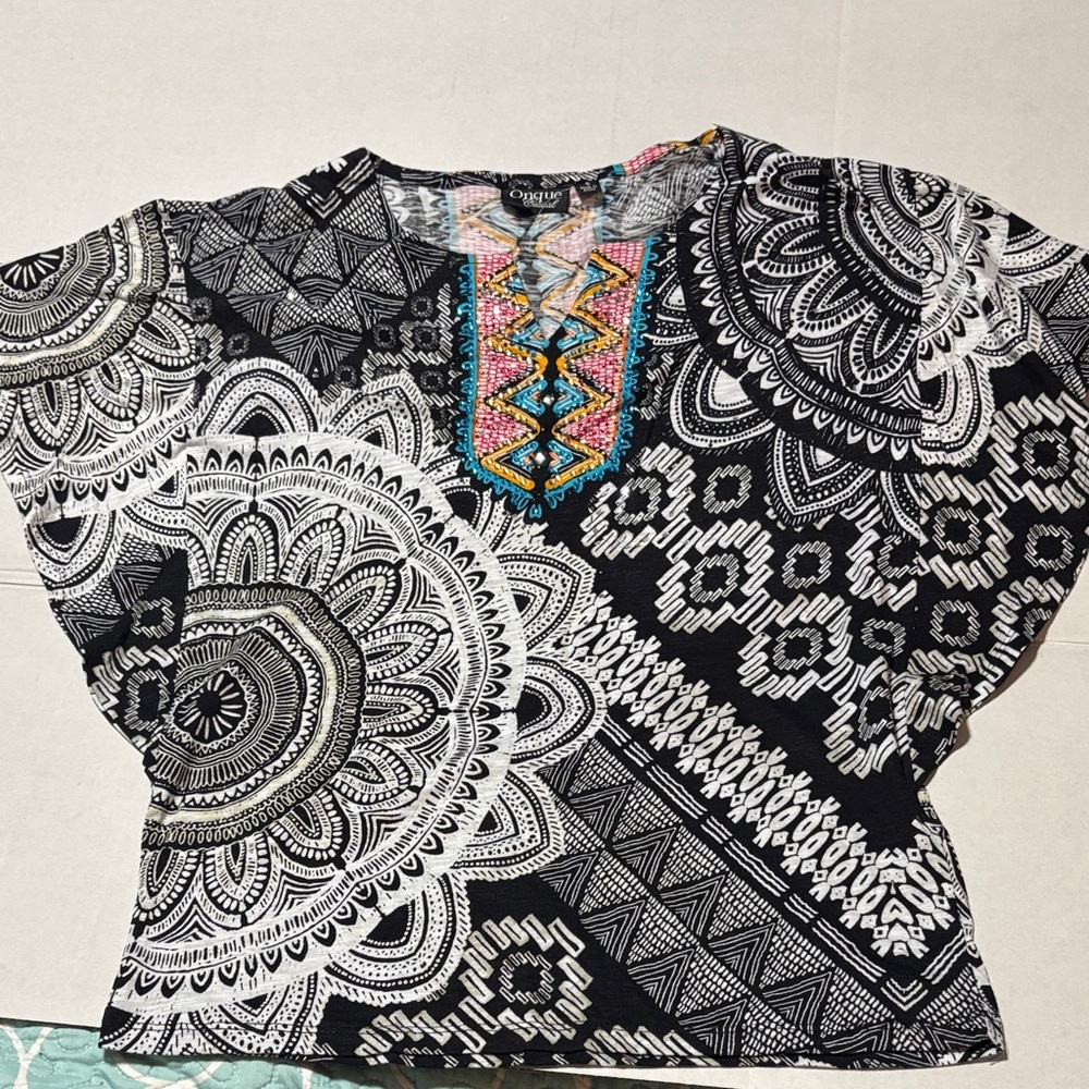Onque Casuals Black and White Patterned Blouse